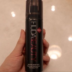 Huda Beauty Resting Boss Face